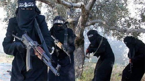 mujeres de Daesh en un entrenamiento